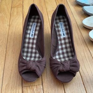 Brown heels with bow